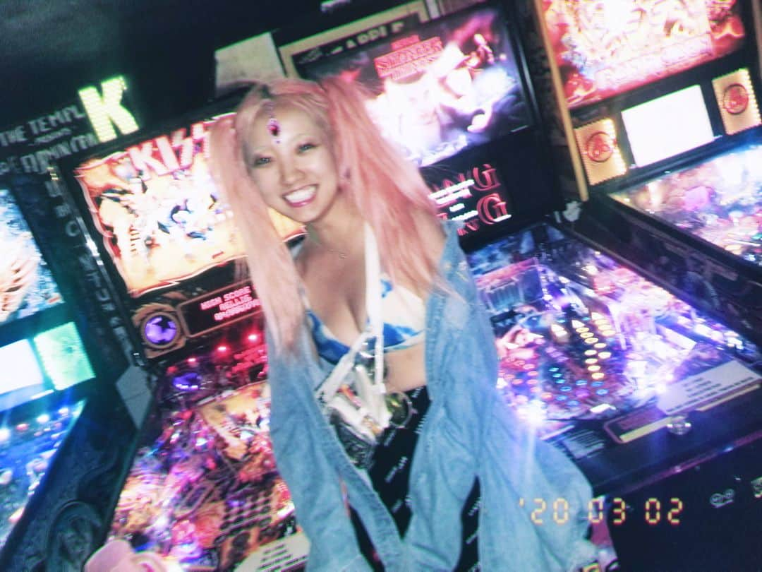 小林レイミさんのインスタグラム写真 - (小林レイミInstagram)「My 1st sydney time🎮🌈 happppppppy mardigras💛💜💚🌈 #mardigras2020 #loveislove #pride #bikini #outfit #fitgirl #pinkhair #haircolor #makeupidea #l4l #rainbow #facejewelry」3月2日 21時42分 - _reimi._____