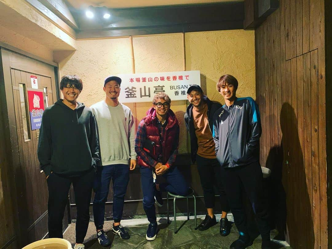 増山朝陽さんのインスタグラム写真 - (増山朝陽Instagram)「ゆざを囲む会🤝 楽しい時間でした。最高〜 またやりましょう😍  オモニ(店母)にすごくよくしてもらいました。 みなさんも是非 ランチも始めるみたいです🍽 #韓国料理 #サムギョプサル #釜山亭 #香椎店 #ゆざを囲む会 #みみがーうまがー #、、、 #今日もきれっきれっでしたね #ゆざくん #湯澤聖人 #そうたんくんご馳走さまでした #ほんとありがとうございます」3月2日 21時35分 - asahi_ihasa