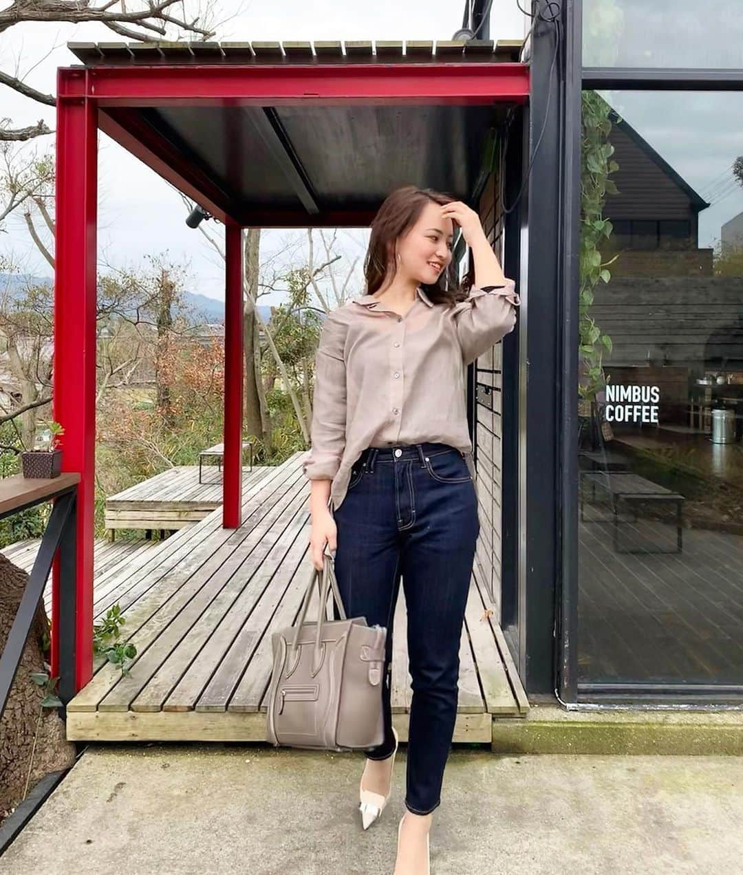 のインスタグラム：「昨日の全身👖❤︎ デニムは @moname.official  柔らかい履き心地とフィット感◎ 昔からデニム好きで沢山持ってるけど、 これはお気に入りの1本に追加✌🏻🌷 また前髪伸ばそっかな〜〜👱🏻‍♀️ . #moname #moname_code #モナーム」