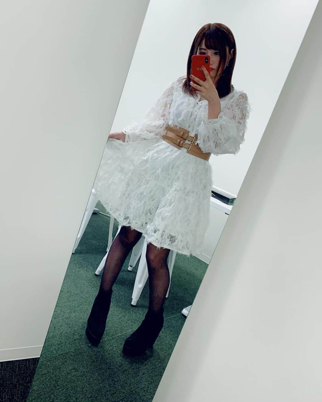 成瀬心美さんのインスタグラム写真 - (成瀬心美Instagram)「👗 . . 最近好きな ブランドさん。 コートもここのを 使っているよ！ . . 実はこの度ご縁がありまして 大好きなブランドさんが 私のクーポンコードを 作ってくださいました！ 『coco6』 を使用していたけると 1000円オフになるみたいです！ . . イベントでもよく着てたから 私もコード使って また買っちゃおー。笑 . . #onepiece #white #brand #sróku #エスロク #codenate #srokucode」3月2日 21時39分 - coco3ndazo