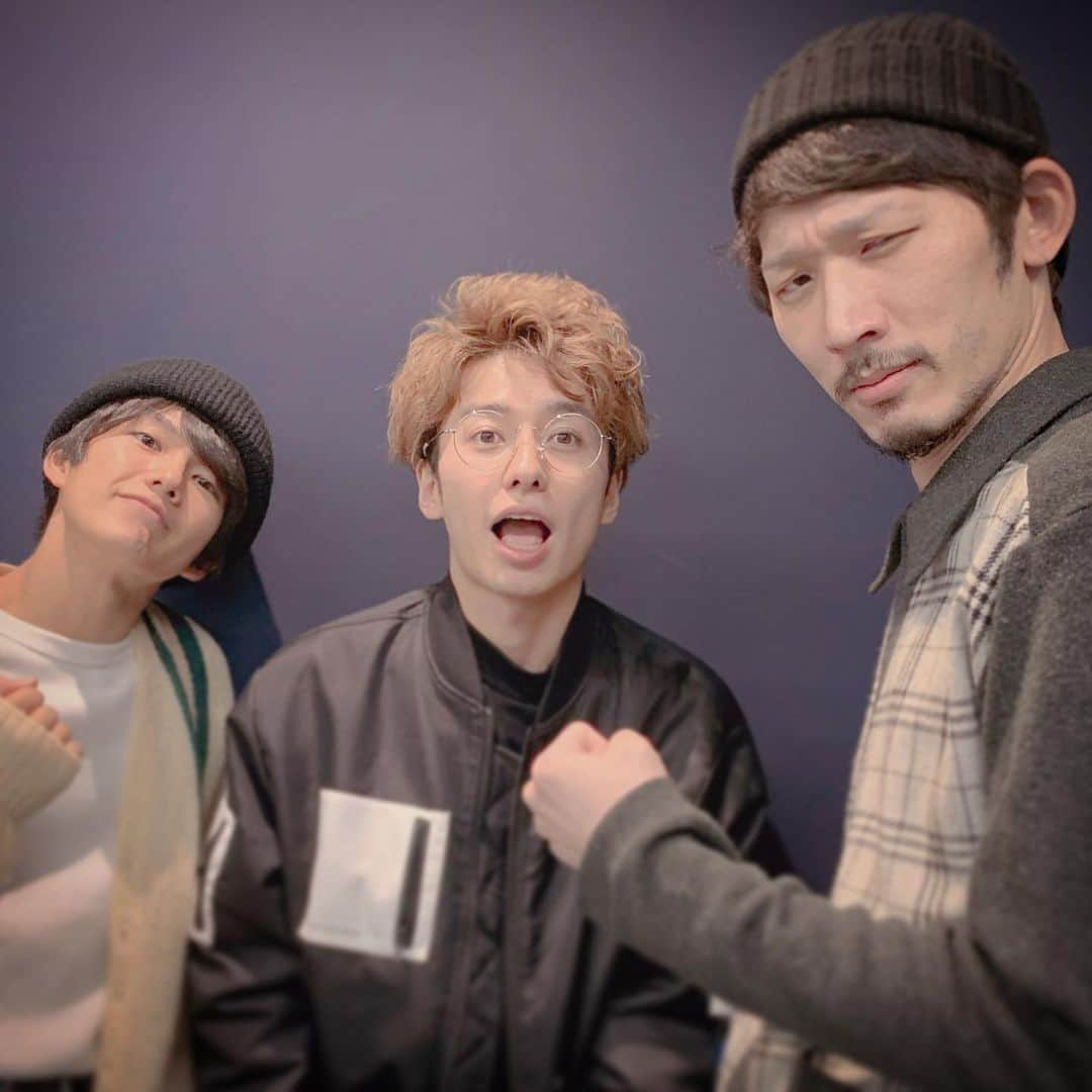 武田航平さんのインスタグラム写真 - (武田航平Instagram)「#タクリエイト #僕しら #吉村卓也 #武田航平 #栄信 #samurai やれる事はやってこ！ 全力でいきます。 稽古やってて楽しいなーって思う。 明日は渋ラジだよ〜 23:00〜 公開生放送です。 MC武田航平でお送りしまーす！ ぜひね。」3月2日 21時52分 - kouhei_takeda.official