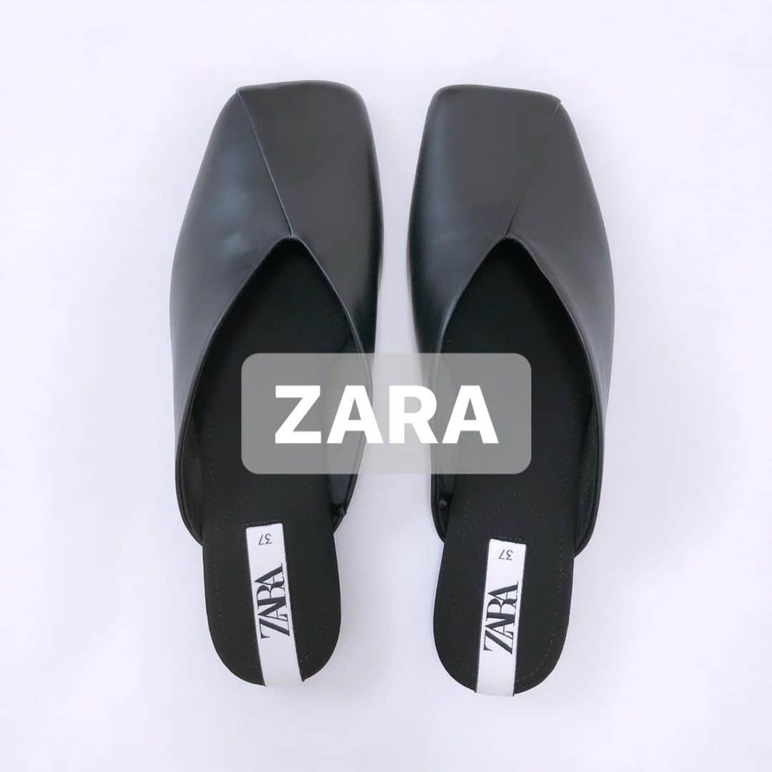 Miyoのインスタグラム：「2020.3.2 ・ ZARA購入品🖤 スクエアトゥが可愛くて一目惚れ🥰 春から秋まで長く使えそう✨ 赤ちゃんがいるとサッと手を使わずに履けるタイプは便利💕 足のサイズ24cmで、37(24.0cm)でぴったりでした☺️ ・ ・ ウエスト周りがキツいデニムもスルッと履けちゃう @gyugyugyu_lme ❤︎ 骨盤をサポートしてくれるので自然に姿勢が良くなるのもお気に入り👌🏻 ホックで3段階調整もできます。 妊娠前に約2ヶ月ほど履き続けた時には、くびれが定着しました🥰 (165cm Mサイズでぴったりでした♡) ・ ・ ・ #ZARA#zarawomen#zarashoes#ザラ#ザラジョ#ザラコーデ#ZARA購入品#フラットシューズ#スクエアトゥ#ミュール#サンダル#プチプラ#プチプラコーデ#ファッション#春コーデ#マタニティ#妊婦#臨月#マタニティコーデ#30代コーデ#骨盤ショーツ#ギュギュギュ#骨盤矯正#産後ダイエット#置き画#置き画くら部#足元倶楽部」
