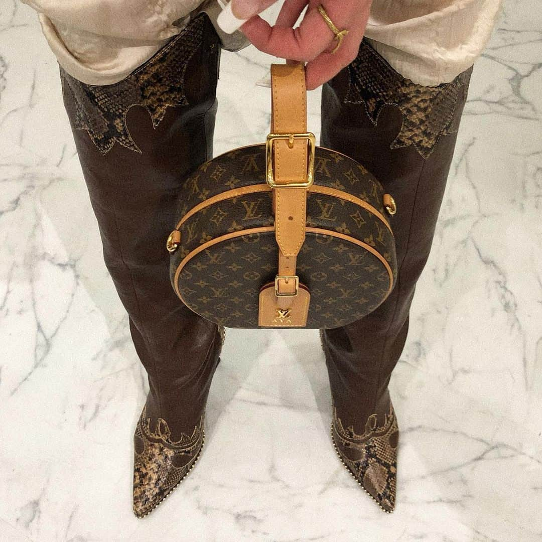 星あやさんのインスタグラム写真 - (星あやInstagram)「HOWDY long boots🤠 @yelloshoes_official #YELLO 春のウエスタンブーツ、大好き⚜️ さわやか、さすらい、はいよーしるばー🐎」3月2日 21時57分 - ayastella_