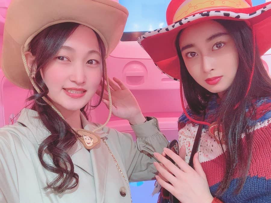 西山なずなさんのインスタグラム写真 - (西山なずなInstagram)「🟤ウッディとジェシー🔴 このかぶりものは誰ともかぶらんやった〜😚 見渡しても見渡してもおらんやった！ 嬉しかったね〜❣️ ・ ・ #ディズニーランド #ディズニーシー #ディズニーリゾート  #帽子 #カウボーイハット #ウッディ #ジェシー　 #disneyland #disneysea #disneyresort #cowboyhat #woody #jessie」3月2日 22時26分 - nazzzuuuna
