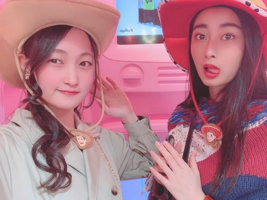 西山なずなさんのインスタグラム写真 - (西山なずなInstagram)「🟤ウッディとジェシー🔴 このかぶりものは誰ともかぶらんやった〜😚 見渡しても見渡してもおらんやった！ 嬉しかったね〜❣️ ・ ・ #ディズニーランド #ディズニーシー #ディズニーリゾート  #帽子 #カウボーイハット #ウッディ #ジェシー　 #disneyland #disneysea #disneyresort #cowboyhat #woody #jessie」3月2日 22時26分 - nazzzuuuna