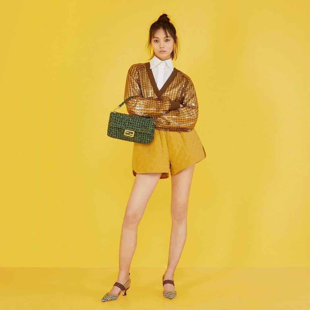 Fendiさんのインスタグラム写真 - (FendiInstagram)「Elevated essentials for a glamorous day out. Discover the full #FendiSS20 collection at the link in bio.」3月2日 22時22分 - fendi