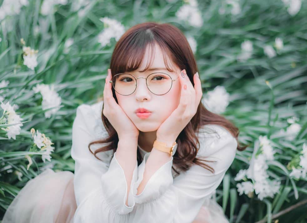 橋本紗奈さんのインスタグラム写真 - (橋本紗奈Instagram)「👓🤍 . . . . キメてるかと思えば5秒後に5歳になる。👶🏻 . . #ポートレート #ポートレートモデル #日本 #卒業 #卒業式なくなった #ポートレート #ポートレイト部 #被写体  #一眼レフ #撮影データ #写真  #作品撮り #pics_jp #as_archive #ヘアアレンジ #ピンクヘア #すずらん #fashion #셀스타그램 #일본 #카페스타그램 #트둥이 #creatorsportraits#moodygrams #creative_portraits」3月2日 22時23分 - hashimoto_sana