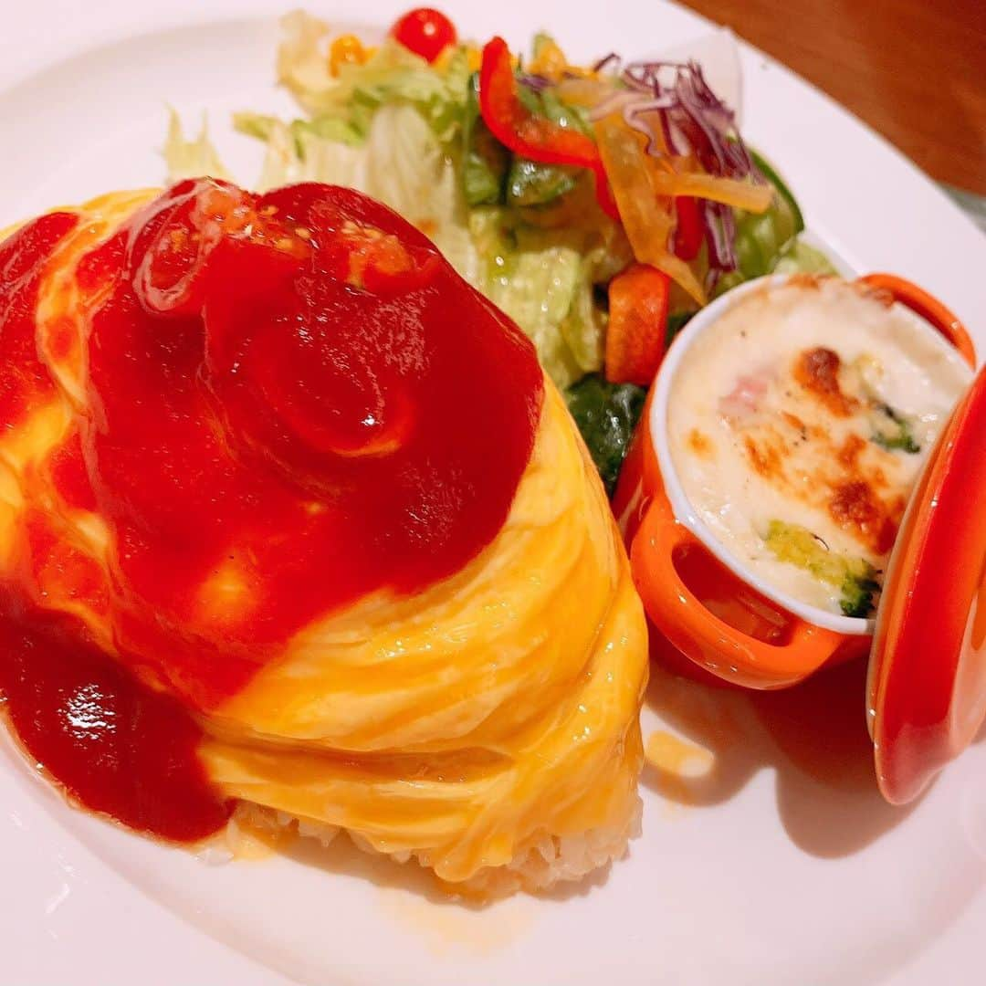 譜久村聖さんのインスタグラム写真 - (譜久村聖Instagram)「【tiny tiny#120】でご飯の写真を取るのが下手なのが悩み…とお話ししましたが、家でも外ご飯の時など練習しながら実はだんだん上手くなってるんですよ😎💛 写真判定おねがいします💫 #morningmusume20 #モーニング娘20 #フクムラカメラ  #譜久村聖 #フクムランチ  #🍓 #オムライス #tinytiny」3月2日 22時29分 - mizuki_fukumura.official