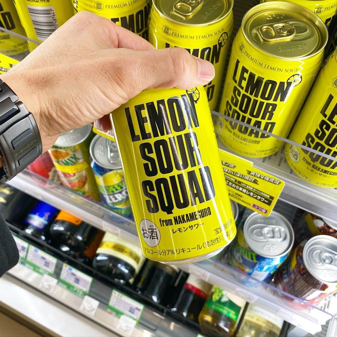 DJ DARUMAのインスタグラム：「#LEMONSOURSQUAD 購入🍋 ネーミングと缶デザイン及びディレクション担当 させて頂きました🙏🏻 成人の皆様たくさん飲んでね😘」