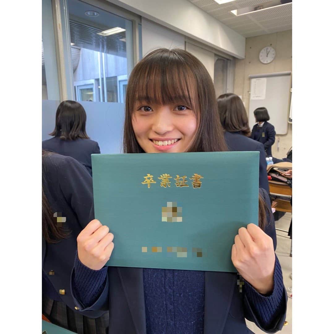櫻愛里紗さんのインスタグラム写真 - (櫻愛里紗Instagram)「先日高校を卒業しました〜🏫💐🌸﻿ ﻿ 濃い3年間、とりあえず最高でした!!﻿ 今まで関わってきてくれた方々に感謝(Ü)次のステップに向けてっ!!﻿ ﻿ #櫻愛里紗﻿ #卒業﻿ #先生のお花を借りて 、、、。」3月2日 22時42分 - sakura.arisa_official