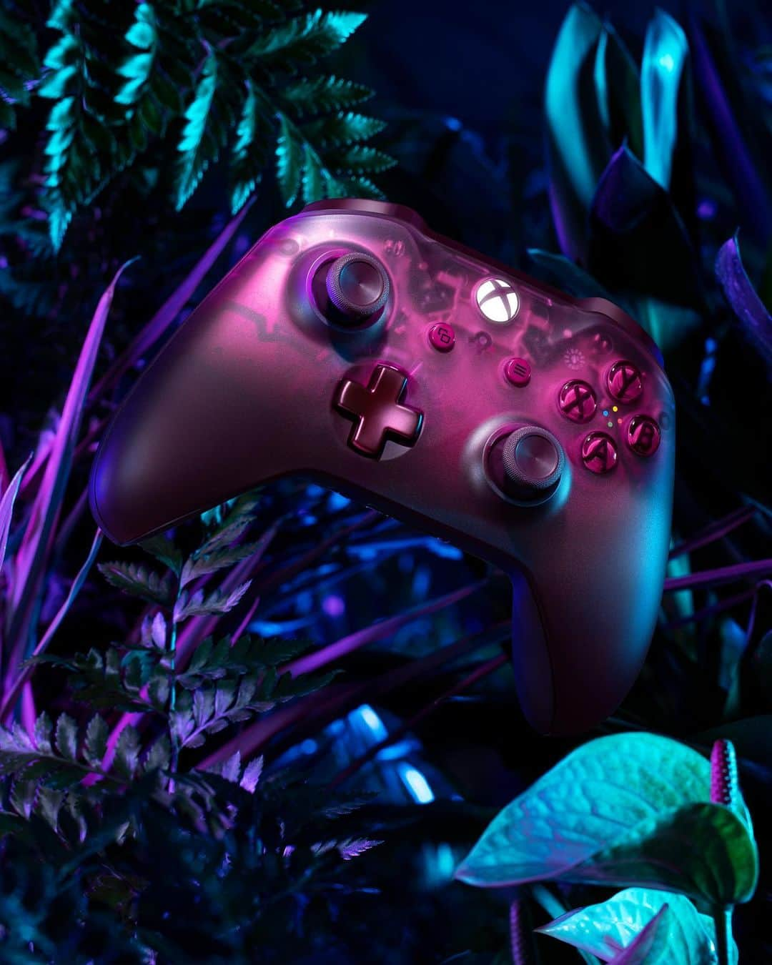 Xboxさんのインスタグラム写真 - (XboxInstagram)「If looks could kill. Introducing Phantom Magenta. #Xbox #Controller」3月2日 23時01分 - xbox