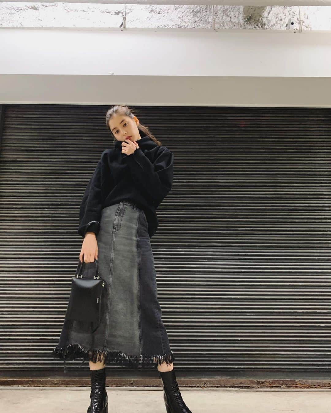 新木優子さんのインスタグラム写真 - (新木優子Instagram)「私服 jacket : @isabelmarant  tops : @perverze_official  skirt : @amerivintage  shoes : @evris_official  bag : @jilsander  #fashion #denimstyle」3月2日 22時55分 - yuuuuukko_