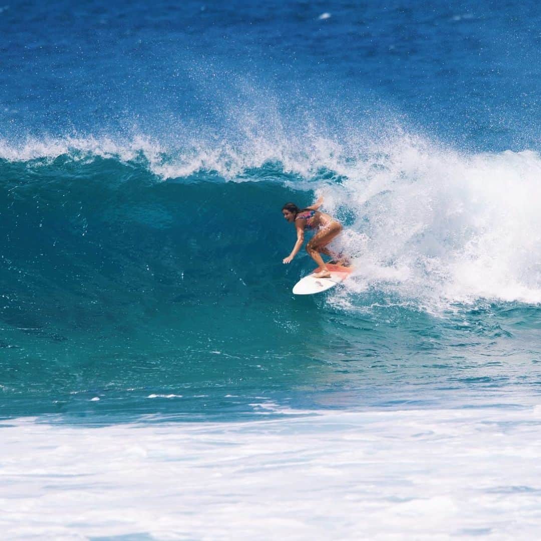 アナスタシア・アシュリーのインスタグラム：「Blue crush 🏄🏻‍♀️」
