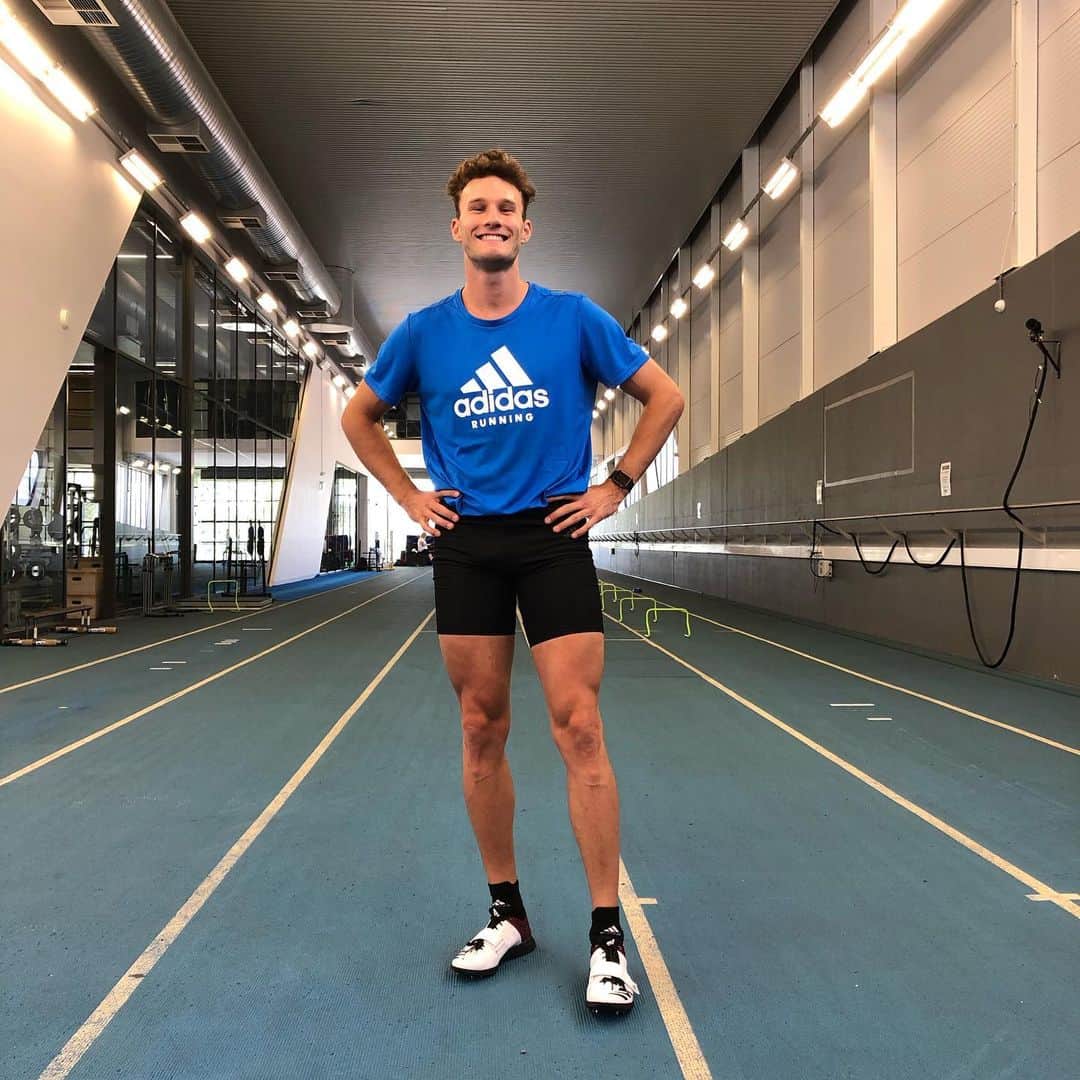 カーティス・マーシャルのインスタグラム：「Heavy legs but light weight! 🙋🏼‍♂️」