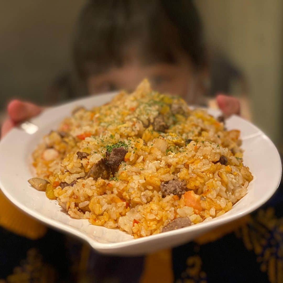 ロシアン佐藤のインスタグラム：「上野のカジュアルフレンチのおフランス亭さん！  こちら、なんと！！！！ みやけ家でシェフをしていた櫻井さんがお料理を作ってくださるお店だよー☺️✨ とてもリーズナブルで、気楽なフレンチです🤲 1枚目のやつは最後に沢山作ってもらったエスニックなチャーハンみたいなやつ🤲✨ シェフの味変わってなくて懐かしみ😂✨❤️❤️❤️ ちょこちょこご飯いこうと思いますふふふ❤ #上野 #上野フレンチ #カジュアルフレンチ #カジュアルすぎてくつろぐワイ #カジュアルすぎてしてもらっちゃう #楽ちんフレンチ #フランス料理 #おフランス亭 #フランス料理屋だけどビリヤニあるよ」