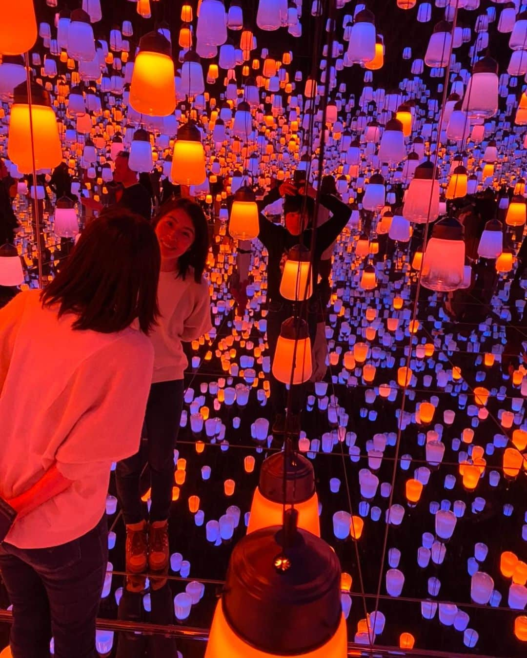 伊藤みきさんのインスタグラム写真 - (伊藤みきInstagram)「teamLab 😍 少し前の話。 初めて行ってきました！チームラボ。ずーっと大興奮。 @mayerle_n_a @satsukiito @sachatheocharis  #お台場　#言いにくくて　#おばいだ　#これが真のインスタ映え」3月2日 14時45分 - itomikiitos