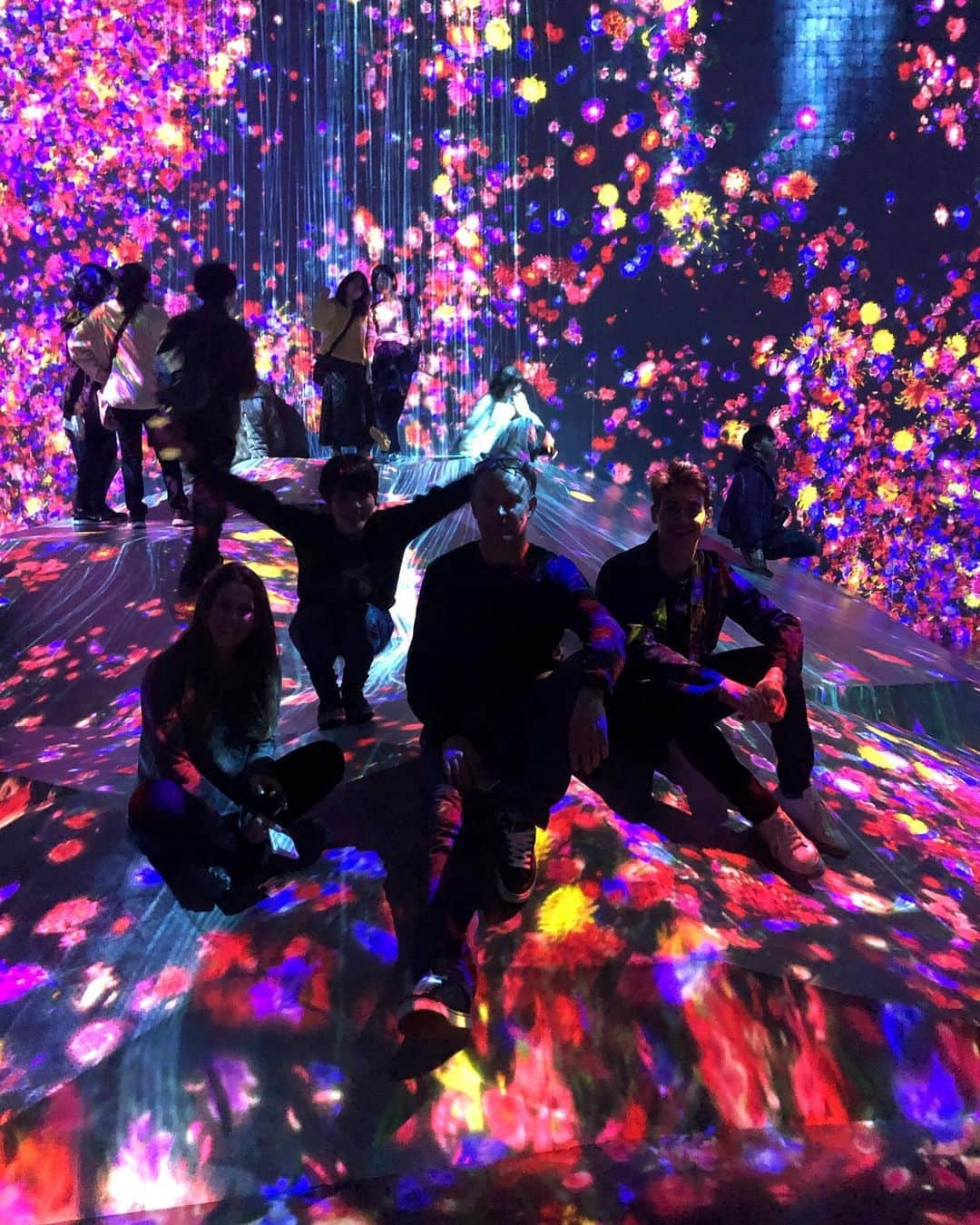 伊藤みきさんのインスタグラム写真 - (伊藤みきInstagram)「teamLab 😍 少し前の話。 初めて行ってきました！チームラボ。ずーっと大興奮。 @mayerle_n_a @satsukiito @sachatheocharis  #お台場　#言いにくくて　#おばいだ　#これが真のインスタ映え」3月2日 14時45分 - itomikiitos