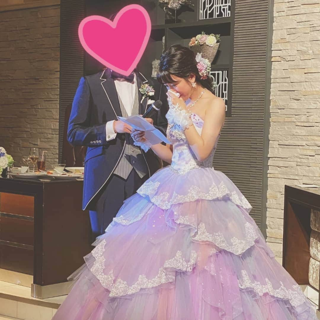 坂本詩緒里さんのインスタグラム写真 - (坂本詩緒里Instagram)「結婚式の写真沢山送られてきました～📷 ２回に分けてアップします✨  #結婚式 #ウェディングドレス  #ウェディング #新郎新婦 #美女と野獣ウェディング #ラプンツェルウェディング #ベルクラシック東京 #花嫁 #ブライダル #wedding #皆さんありがとうございました #幸せな時間  #親孝行 #プロボウラー #韓国ウェディング #ケーキ #チャペル #協会 #挙式」3月2日 14時48分 - jpba529