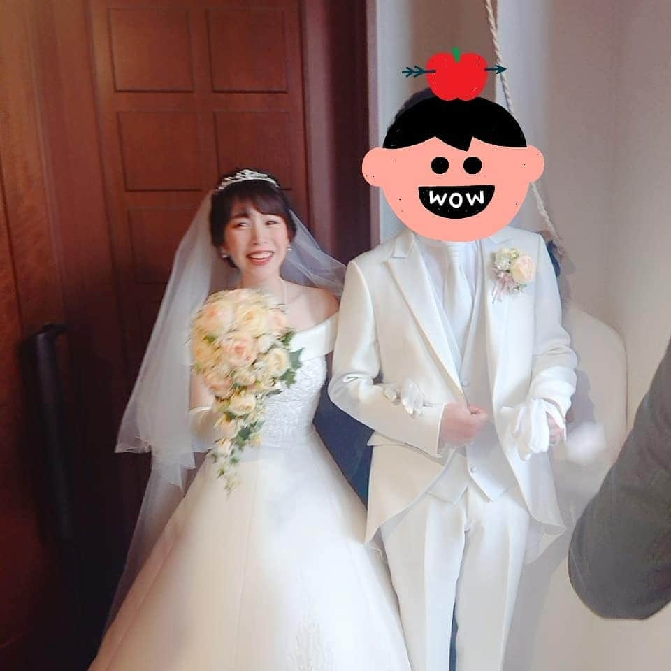 坂本詩緒里さんのインスタグラム写真 - (坂本詩緒里Instagram)「結婚式の写真沢山送られてきました～📷 ２回に分けてアップします✨  #結婚式 #ウェディングドレス  #ウェディング #新郎新婦 #美女と野獣ウェディング #ラプンツェルウェディング #ベルクラシック東京 #花嫁 #ブライダル #wedding #皆さんありがとうございました #幸せな時間  #親孝行 #プロボウラー #韓国ウェディング #ケーキ #チャペル #協会 #挙式」3月2日 14時48分 - jpba529