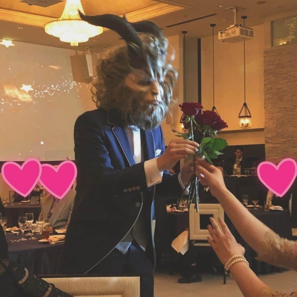 坂本詩緒里さんのインスタグラム写真 - (坂本詩緒里Instagram)「結婚式の写真沢山送られてきました～📷 ２回に分けてアップします✨  #結婚式 #ウェディングドレス  #ウェディング #新郎新婦 #美女と野獣ウェディング #ラプンツェルウェディング #ベルクラシック東京 #花嫁 #ブライダル #wedding #皆さんありがとうございました #幸せな時間  #親孝行 #プロボウラー #韓国ウェディング #ケーキ #チャペル #協会 #挙式」3月2日 14時48分 - jpba529