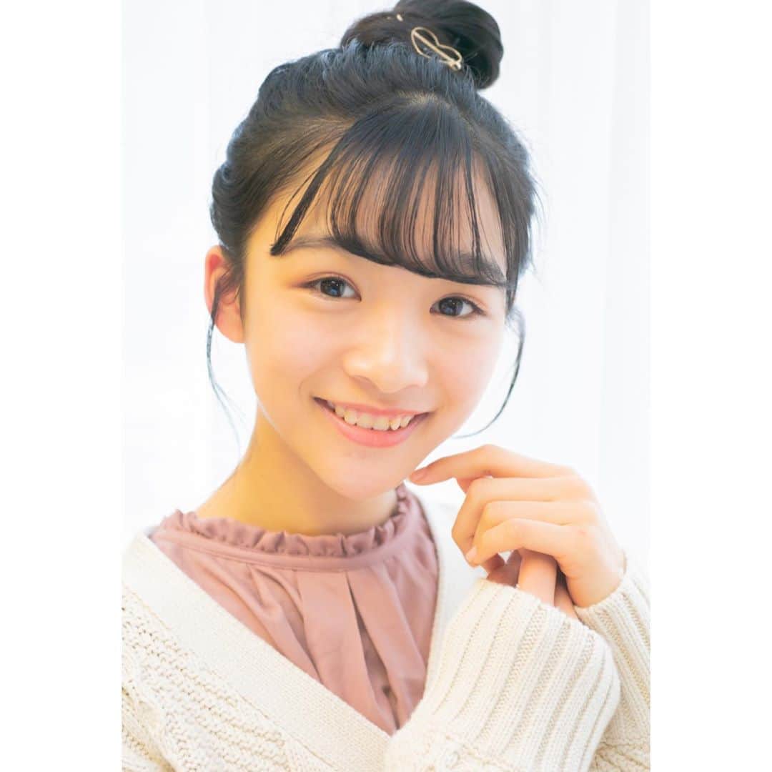 ニコ☆プチのインスタグラム：「﻿ 合宿セルフヘアメイク第4弾！﻿ ﻿ ①アヤカのTHEアヤカメイク﻿ ②アリスの甘々ガーリーメイク﻿ ③マイのアナ雪風ピンクメイク﻿ ④メイの赤と黒の服に合うメイク﻿ ⑤レイヨのお花メイク﻿ ﻿ YouTubeでは、プチモがヘアメイクのこだわりをコメントしているよー📺﻿ ﻿ 誌面、SNS、YouTubeでフルにニコ☆プチを楽しんでね❣️﻿ ﻿ #ニコプチ﻿ #セルフメイク﻿ #中山あやか﻿ #桧山ありす﻿ #藤岡舞衣﻿ #本多萌愛﻿ #松本麗世」