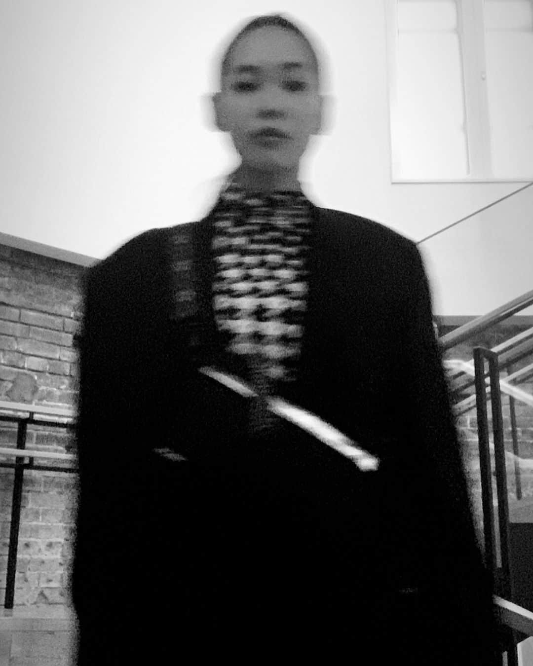 池田莉子さんのインスタグラム写真 - (池田莉子Instagram)「jacket﻿ 90s @commedesgarcons ﻿ Tops @hm﻿ #houndstooth﻿ bag @go_dashdot ﻿ ﻿ バルセロナ展に行って来たよ◼️▪️﻿ ダリを見に行ったつもりが…他にも沢山﻿ 素敵な作品があって、周るのが大変でした。﻿ ジョアンミロの『蝶と花』の美しさとゾワゾワ感。。﻿ どんどん美術館も閉鎖されているから見に行けて﻿ 良かった。﻿ ﻿ #tokyostationgallery #tokyo #art #surrealism  #barcelonathecityofartisticmiracles  #commedesgarcons #powershoulder #ootd  #美術館はしご #東京ステーションギャラリー﻿ #バルセロナ展 #ジョアンミロ﻿」3月2日 15時07分 - ricoikeda