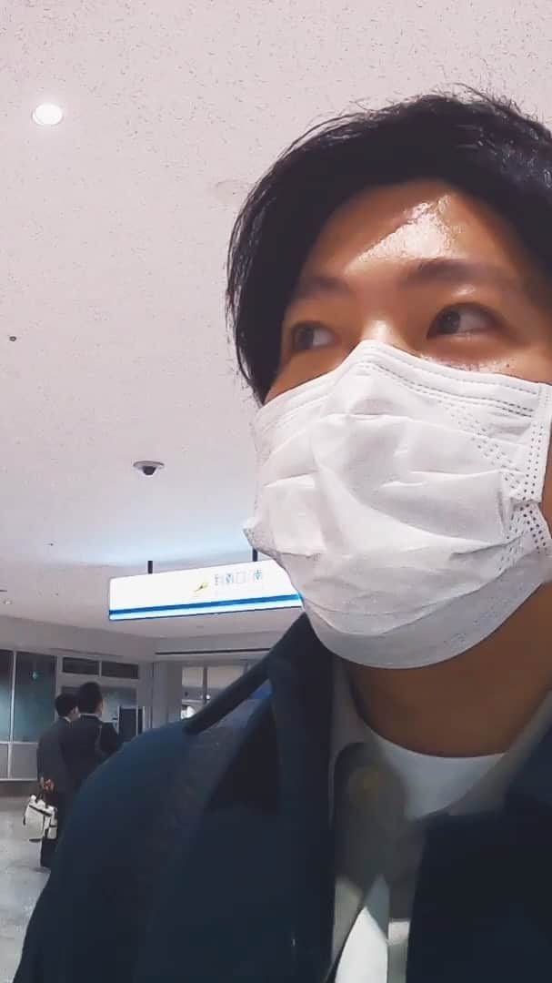 小川貴之のインスタグラム：「発売2日前です！しっかり届けられるように準備しております！ キャンペーン密着(セルフ)です！」