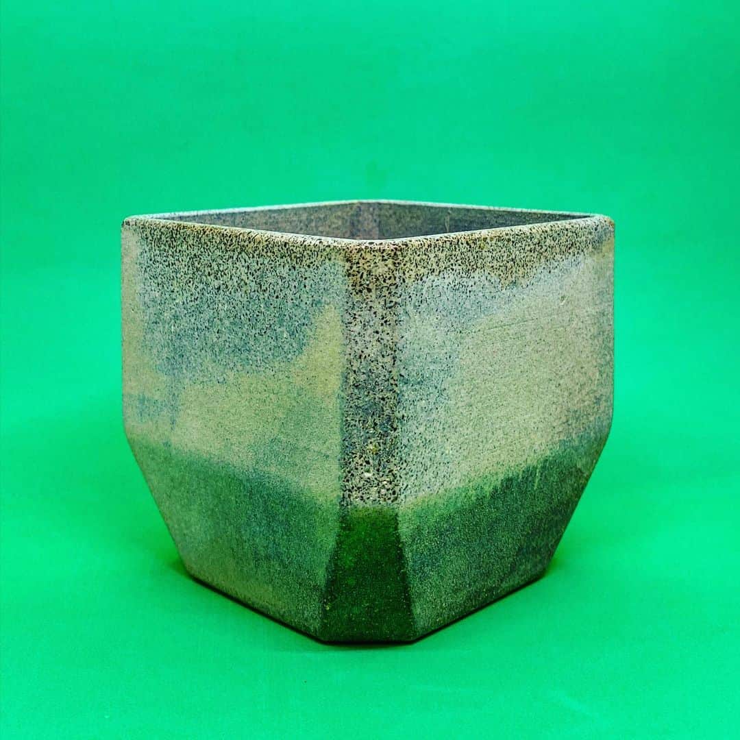 ヌーカのインスタグラム：「A few years ahead of the curve, I was already experimenting with pushing the circular design concept towards commercial success. Here is a prototype of the “pothra”, a limited-edition coffee ground-based ceramic i developed. We hand made 100 of these planters for the “made in New York” exhibition at MoMA in 2013. I now bring that experience to my research lab at @keio_university @samcara.lab graduate school of media design, KMD.  #pothra #coffee #circulareconomy #green #cafe #design #productdesign #innovation #moma #madeinnyc #upcycle  #recycle #newmaterials #nooka #matthewwaldman」