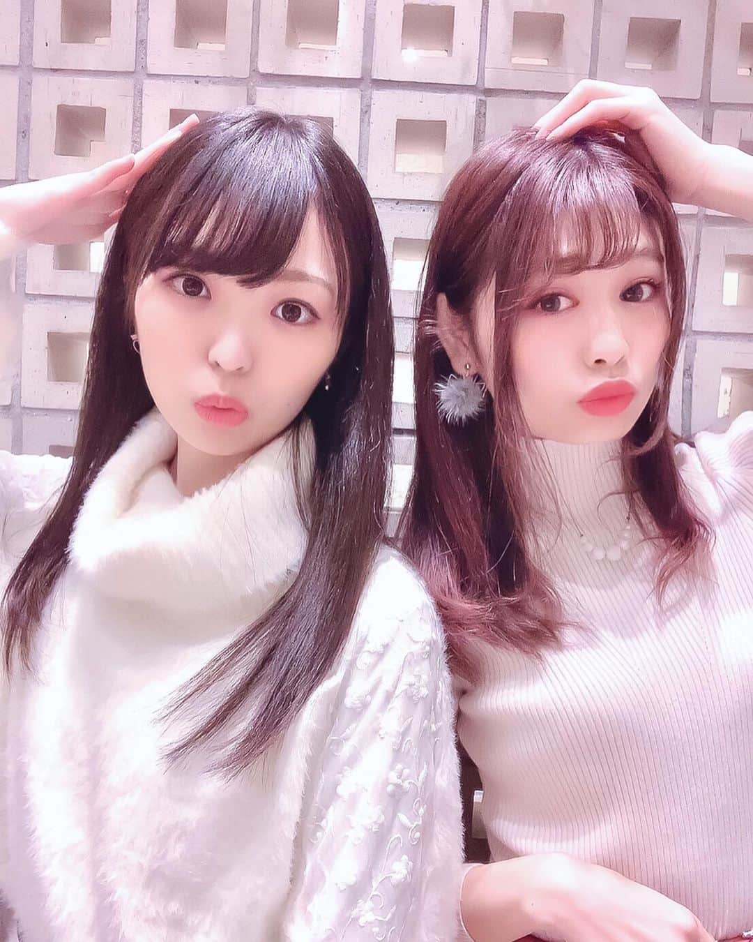 のインスタグラム：「ゆなちゃんと久しぶりにあったよーん♥!﻿ ﻿ 前偶然会って﻿ やっと会えた❤️﻿ ﻿ 2人ともストレートヘアでリンクさせてみたの♡﻿ ﻿ アイロン使うとダメージ大きいから﻿ 最近はダメージケアのために、﻿ アイロンを使う前に﻿ 「FUWARIE ストレートキープミスト」を﻿ 使ってるんだぁー⸜(*ˊᗜˋ*)⸝﻿ ﻿ 高熱から髪を守ってくれる&﻿ さらさらストレートを1日キープできるの♡﻿ ﻿ ストレートヘア好評だから最近ストレート多め😂♥️﻿ ﻿ ﻿ そーだ！﻿ お友達とストレートヘアor巻き髪ヘアどちらかで合わせて写真を撮って、﻿ そのお友達をタグ付けしてInstagramに投稿すると、抽選で二人分のFUWARIE商品が当たるプレゼントキャンペーンをやっているみたいだよ〜!﻿ ﻿ ﻿ 詳しい応募方法は公式アカウントをチェックしてみて★﻿ ﻿ ﻿ ﻿ ﻿ ﻿ ﻿ ﻿ ﻿ ﻿ ﻿ ﻿ ﻿ ﻿ #FUWARIE友シェア #ストレートヘアでリンク﻿ #FUWARIE #フワリエ #PR﻿ #プレゼントキャンペーン #プレゼント企画 #プレケア剤 #アイロン #コテ #ヘアスタイリング剤 #ヘアアレンジ﻿ #女子会 #リンクコーデ #おそろコーデ #ナチュラルコーデ #韓国コーデ  #女の子コーデ  #ニットワンピ #モテコーデ #ガーリーコーデ #双子コーデ #お揃いコーデ #女子会コーデ #オルチャンコーデ  #150cmコーデ #おチビコーデ #sサイズコーデ  #ツインコーデ #簡単ヘアアレンジ ﻿ ﻿」