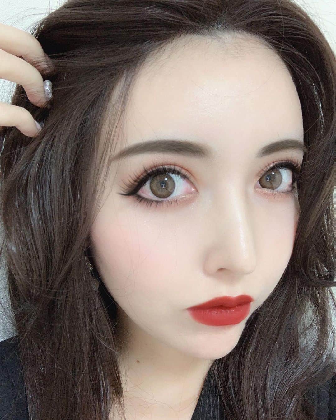 のインスタグラム：「お待たせしました😌💓 中国人風メイクした時の ウィッグの詳細だよん めちゃくちゃ好評で嬉しかった🙌 . リネアストリア 商品名：天使のセンターパートロング 商品管理番号：1110231 価格　： 13,280円（税込） 色はチョコブラウン . カットとかもできますが 私はカット無しにしました😌💓 めちゃくちゃ自然だし軽いし 前髪ハートだし可愛かった . イメチェンしたい方は是非👏💕 . #ウィッグ#ウィッグ女子 #リネアストリア#チャイボーグ風メイク #メイク#中国人風メイク #メイク#イメチェン#黒髪#センター分け」