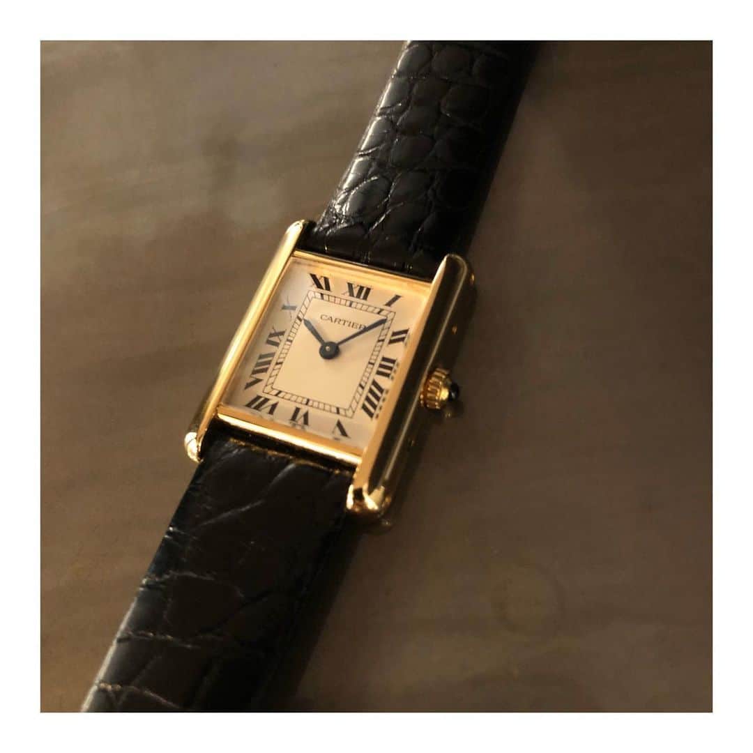 HIROBさんのインスタグラム写真 - (HIROBInstagram)「-HIROB SOUTH NEWoMan新宿店-﻿ ﻿ ・Vintage Cartier﻿ ・TANK SM﻿ ・￥605,000＋Tax﻿ ・19003890-784030﻿ ﻿ 久々にタンクLCの入荷です。﻿ ヴィンテージカルティエを代表する王道モデル。﻿ ﻿ お問い合わせ先﻿ tel:03-5379-9372﻿ ﻿ #hirob﻿ #hirobsouth﻿ #baycrews﻿ #antiquewatch﻿ #vintagecartier﻿ #cartier﻿ #cartiertank﻿ #vintagecartiertank﻿ #NEWoMan新宿﻿ ﻿ #ヒロブ﻿ #ヒロブサウス﻿ #ベイクルーズ﻿ #アンティークウォッチ﻿ #ヴィンテージカルティエ﻿ #カルティエ﻿ #カルティエタンク﻿ #ヴィンテージカルティエタンク﻿ #ニュウマン新宿」3月2日 17時44分 - hirob.jp