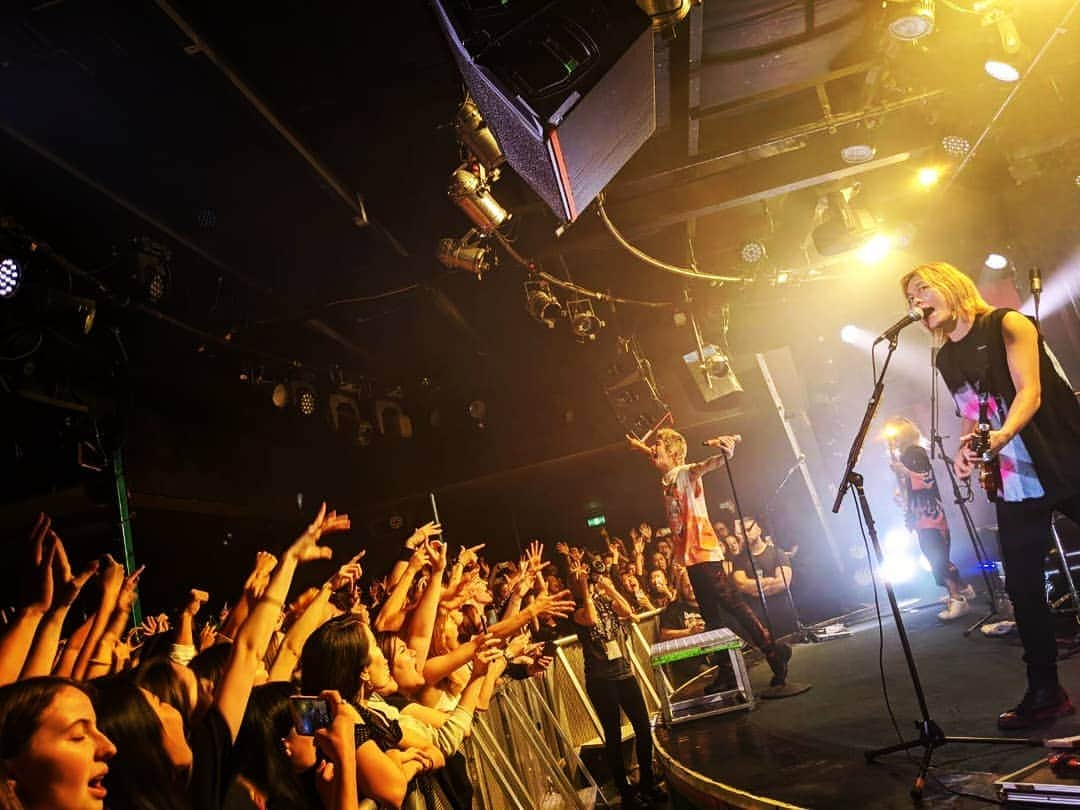 ONE OK ROCKさんのインスタグラム写真 - (ONE OK ROCKInstagram)「What's good Australia?! First show in Adelaide done and it feels awesome to be back down under.  #ONEOKROCK #EYEOFTHESTORMAUSTRALIATOUR」3月2日 23時13分 - oneokrockofficial