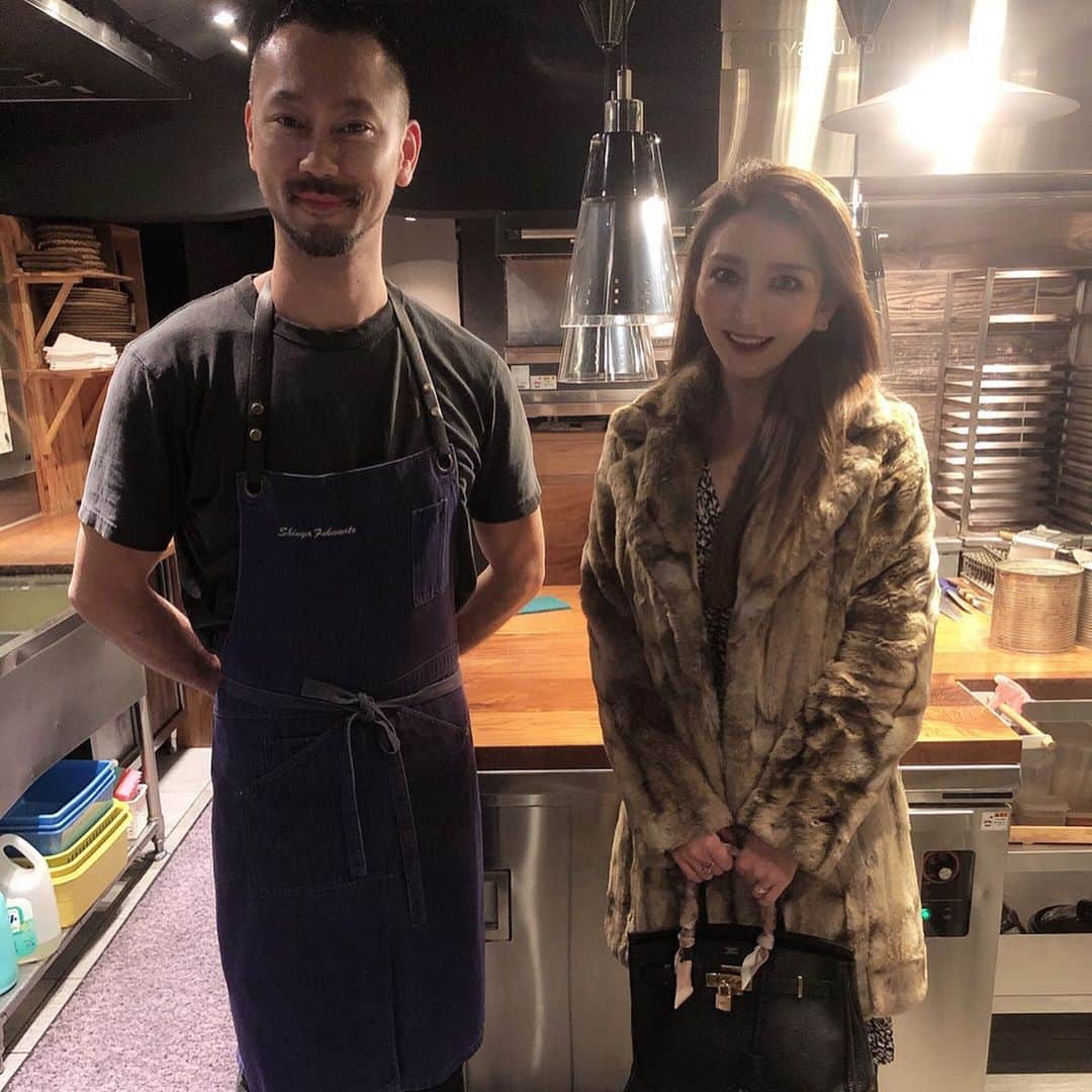 鈴木絢子さんのインスタグラム写真 - (鈴木絢子Instagram)「・ ・ 【ミシュラン 三ツ星】 神戸元町スペイン料理 Ca sento（カ・セント）さん🍳 ・ 3ヶ月前に予約を入れて、漸く伺うことができました✨ 特別版の#ミシュラン兵庫 で三ツ星を獲得したのは2店舗のみ💡 福本シェフとチームが作り上げる、地元食材がふんだんに使われた和×スパニッシュ料理は未知の領域❗️ ・ 生野菜や鴨肉、ひたすらシンプル素材が味付け次第でこんなに美味しくなるなんて🥬✨ お料理の随所には#スーパーフード の#アマランサス や#カカオニブ も使われていて感激💡 ・ ヴァレンシア風おじやで大食漢の私も満腹になりました😍 ・ サービスも味も#間接照明 に照らされた落ち着いた空間も、、最高に素敵🤗✨ ・ 予約は取りづらいですが💦 また伺いたいと思います✨ ・ ・ ・ #ミシュラン三ツ星 #三ツ星レストラン #予約が取れないお店 #神戸グルメ #地中海料理  #イノベーティブ #フュージョン #福本シェフ #フォアグラ #スペイン料理 #美食 #美容食 #関西美食めぐり #Spanish #casent #🍽」3月2日 23時15分 - ayako_suzuki810