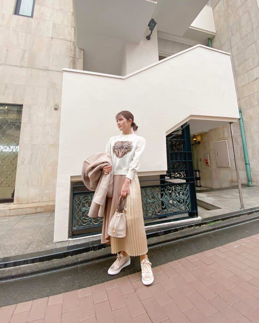のインスタグラム：「Today's fashion🧜‍♀️ . 今日はたくさん歩きたい気分だったからスニーカー。 . . 👟: @dianashoespress  この色味が好きすぎて😹❤️ 合わせやすいし、とっても歩きやすい！楽ちんでっす . . #ootd #fashionista #冬コーディネート  #冬コーデ　#スニーカーコーデ #スニーカー女子  #低身長コーデ #低身長ファッション #150cm」