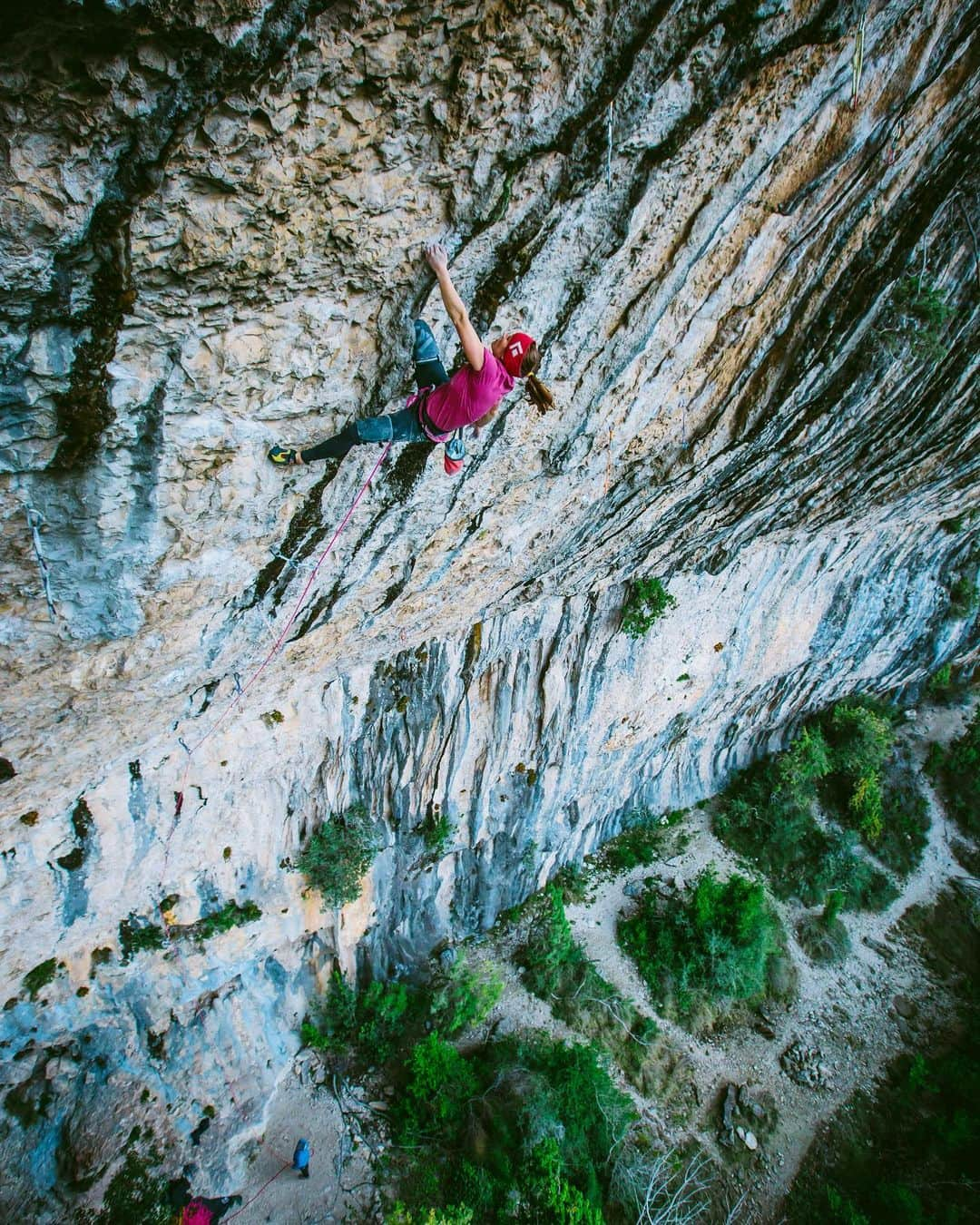 バーバラ・ザンガールさんのインスタグラム写真 - (バーバラ・ザンガールInstagram)「So good to climb on rock again. Saint Léger (du ventoux) offers many different styles and all difficulties.... so you can choose from slabs to monster caves! We try to mix it all up and get the most fun out of it!! #goodtimes with @jacopolarcher and @anna_stoehr. A few more days left before we are heading back home. @blackdiamond @lasportivagram @vibram 📸@jacopolarcher」3月2日 17時57分 - babsizangerl