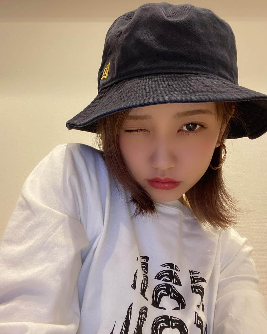 加藤玲奈のインスタグラム：「この日は前髪流してみた😎✨ hat... @newerajapan  tops... @xgirljp」
