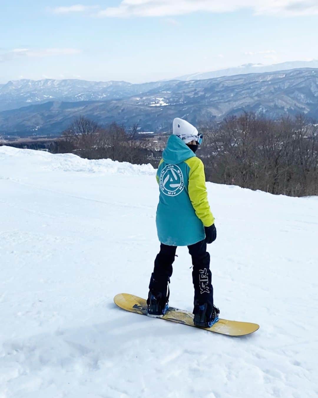 加護亜依さんのインスタグラム写真 - (加護亜依Instagram)「wearは毎年　@snowboardshopswitch で購入しています♡ 後ろのロゴが可愛くって😋」3月2日 18時13分 - ai.1988kg