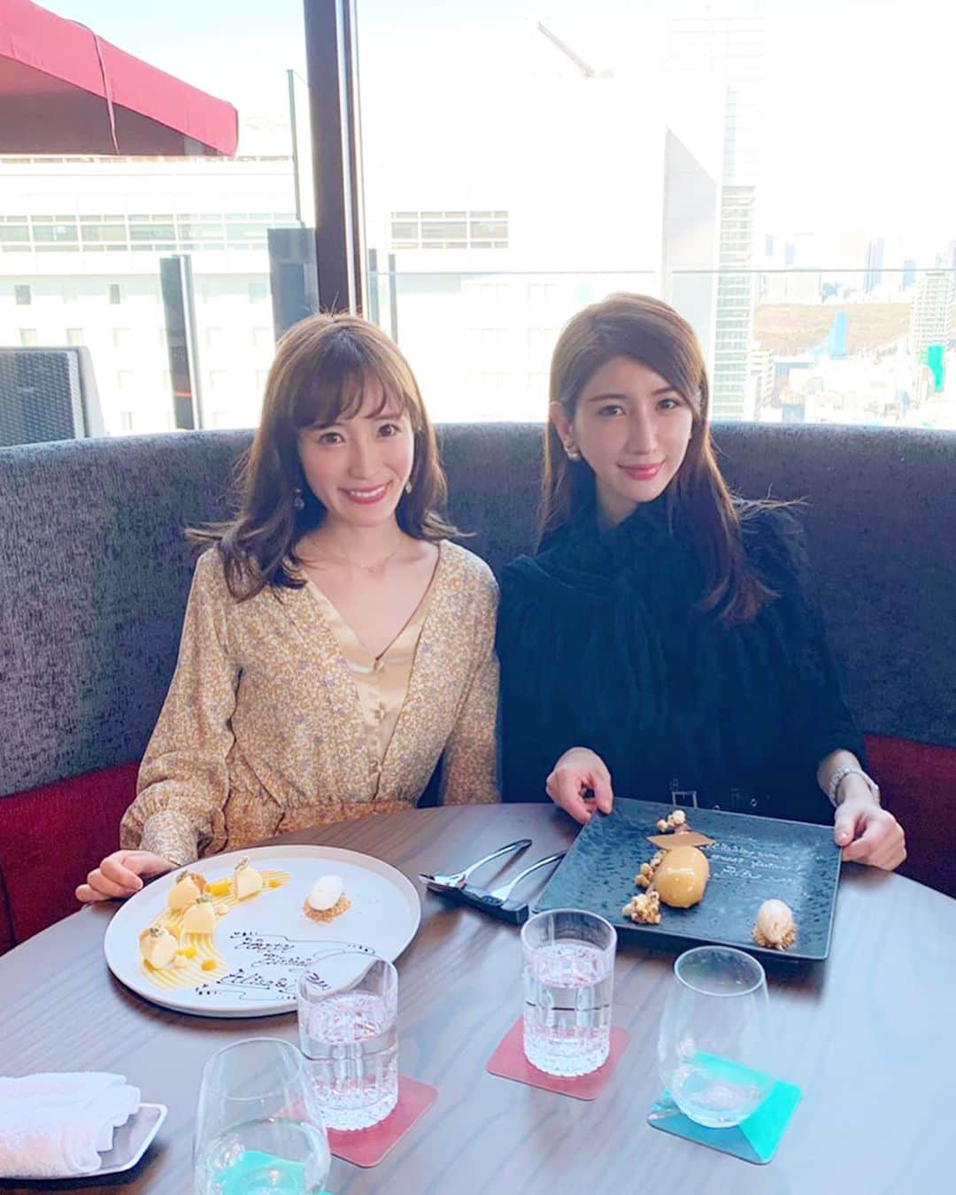 小林真由のインスタグラム：「⋆﻿ ⋆﻿ 台湾での生活をスタートされた亜里沙さんの﻿ 行ってらっしゃい会を出発前にしました🥺✈️﻿ 大学時代からの先輩で﻿ お姉ちゃんのような亜里沙さん💓﻿ ﻿ おっとりしながらも芯がしっっかりしてる﻿ 亜里沙さんらしい強い決断だなぁと。﻿ 勝手に寂しい気持ちを心に留めて 笑、﻿ 最後はハグしておわかれ。﻿ 泣きそうだった🙇‍♂️﻿ ﻿ そして今日は亜里沙さんの誕生日♡ おめでとうございます💓 毎年してるお互いの誕生日会も﻿ 今年は早めに..🎂﻿ 早速台湾での楽しそうすぎる生活を聞けて﻿ 私もとっても幸せです。﻿ そしてどれもが美味しそう🤤笑﻿ ﻿ 亜里沙さん頑張って下さい☺️🇹🇼﻿ ﻿ @alisa_0302  #壮行会 #誕生日会 #誕生日 #ランチ #バースデー #台湾 #セラヴィ #渋谷 #lunch #taiwan」