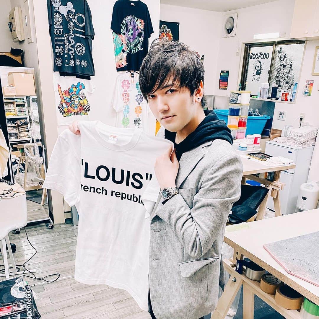 TeddyLoidのインスタグラム：「▲ @bootcouturesk8 ▲ 僕が愛用しているブランド⚡️ 特別にその場で刷って頂きました。 ありがとうございます🙏 @katanonaoking」