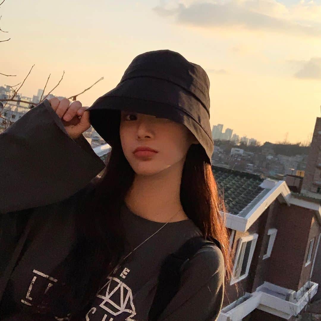 Chuuのインスタグラム：「Have a happy evening!📷✨」