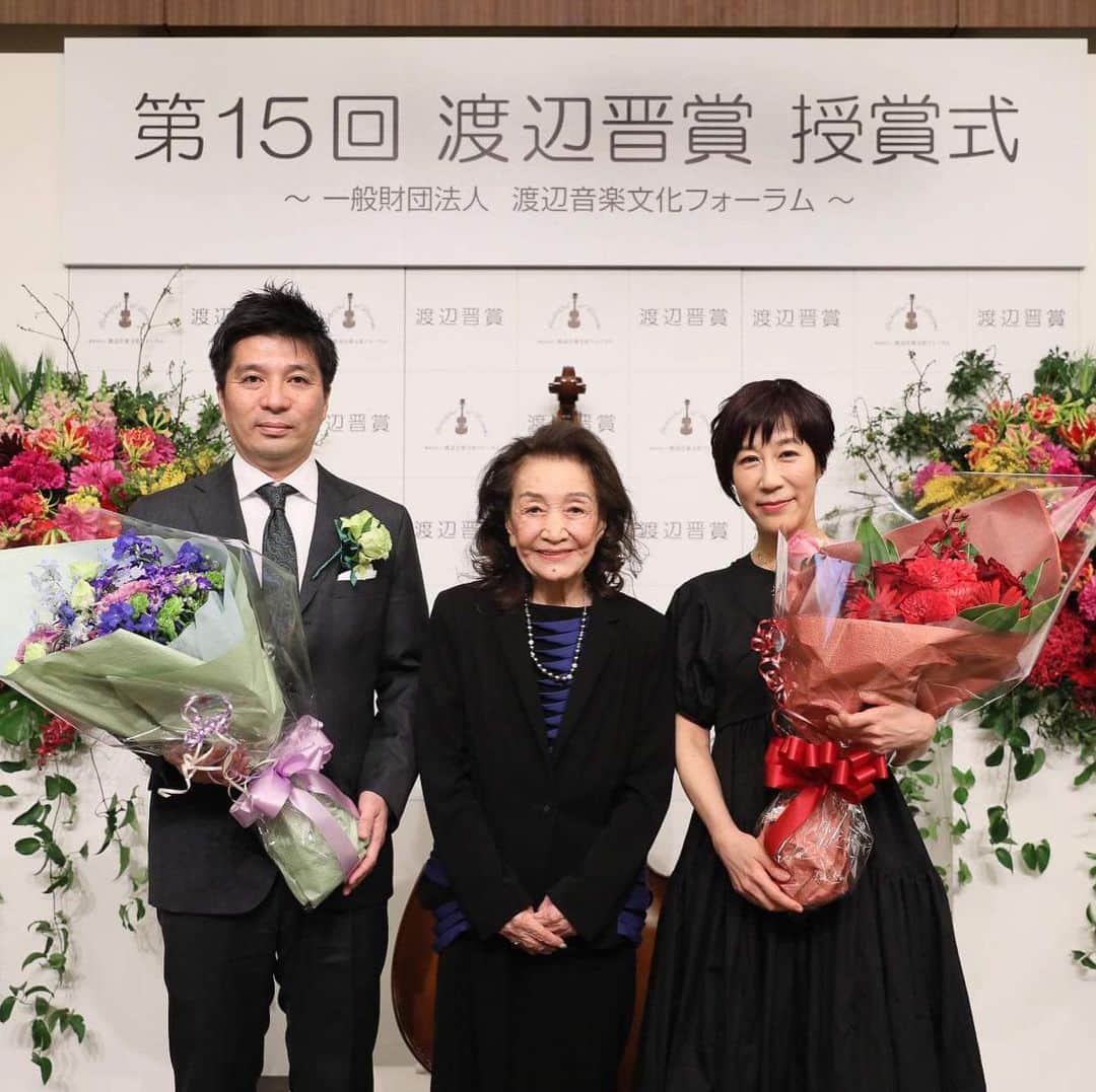 藤田晋のインスタグラム：「渡辺晋賞を受賞しました。この賞の名に恥じぬよう精進して参ります。 2枚目はスーツの日用のデイトナ。 #rolexdaytona」