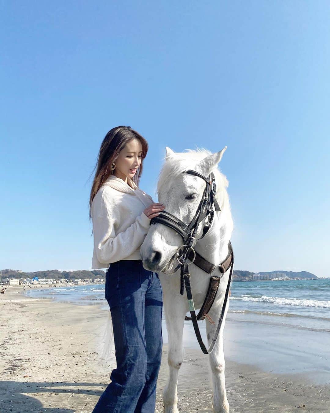 CHIHAさんのインスタグラム写真 - (CHIHAInstagram)「🐎﻿ ﻿ ﻿ ﻿ ﻿ #乗馬　#由比ヶ浜」3月2日 18時32分 - chiha6170