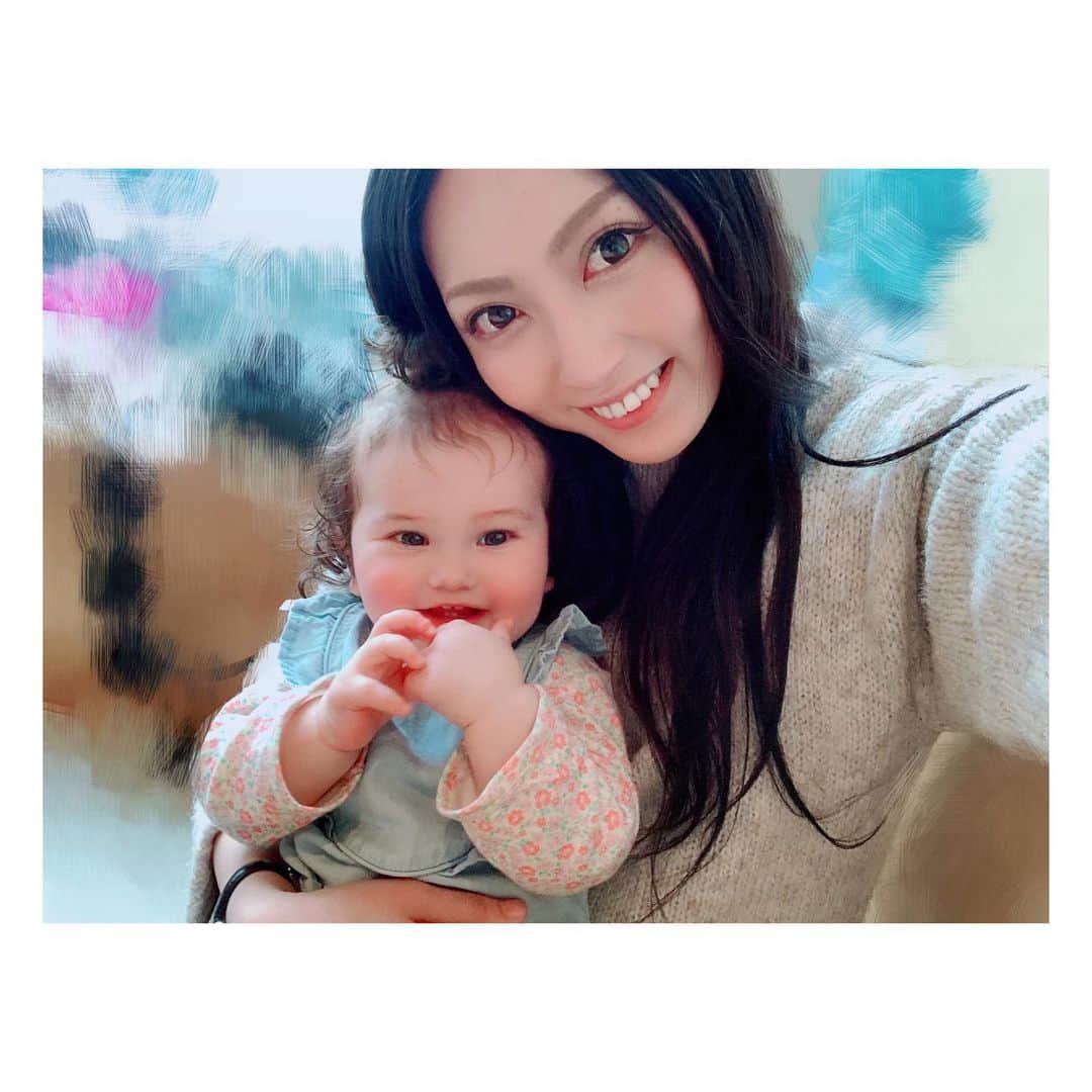 Nacoのインスタグラム：「2年ぶりにやっと揃ったでっかちゃんず会👩🏻👩🏻👩🏻❤️ 可愛すぎる天使の新メンバー👶🏻が入ったでっかちゃんず女子会楽しかったー！ 全っっっ然時間足りなかったけども笑 . 10代で出会い、気付けば十数年の付き合いになった彼女達も今では人妻になり、母になり… 東京、愛知、フランスとみんな離れ離れになってしまったけどこうやって会うと久々感なくいつも通りに過ごせる親友がいる事が有難く幸せでございます。。 . お土産にプレゼントありがとう🖤🖤🖤 . #friends #bestfriend #bff #love #mylife #selfie #instagood #baby #lunch #girlstalk #happy #thankyou #likeforlikes #followme #친구 #친스타그램 #친한친구 #사랑해 #でっかちゃんず #親友 #女子会 #東京 #愛知 #フランス #久々の集合」