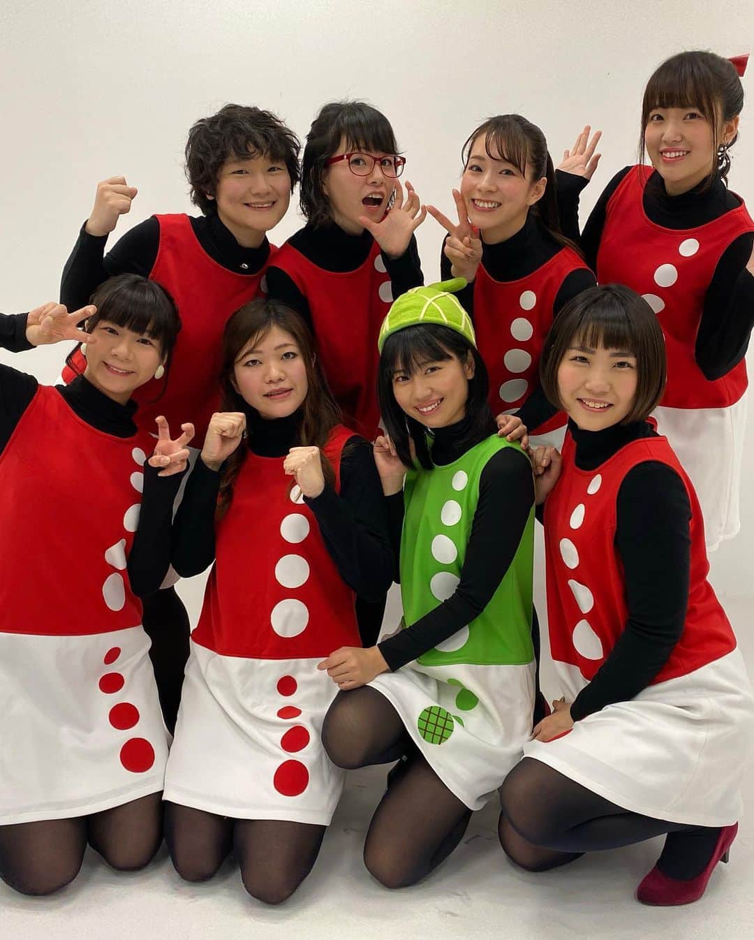酒井瞳さんのインスタグラム写真 - (酒井瞳Instagram)「何年ぶりの膝上スカートだろ。 衣装じゃなきゃ履かなくなってるなぁ。。 なんの衣装かというと #eQリーグ2020 に松竹芸能チームで参加します！ゲームっ！ わくわく（＾ω＾） #eQリーグ #ShochikuSisters」3月2日 18時44分 - s.sakaihitomi
