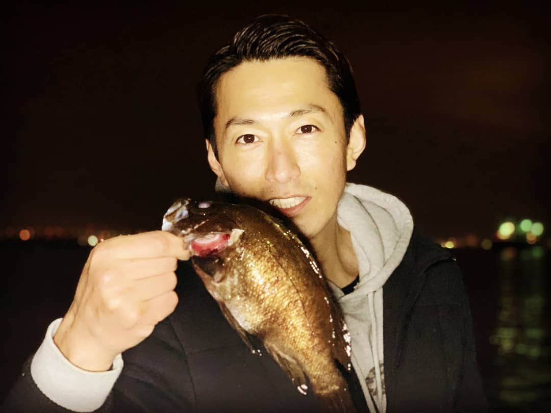 黒石高大のインスタグラム：「やっと昨日今年初釣りに行ったぜ  今年最初のお魚さんはメバルさんでした  最高 #釣り #海釣り #メバル」