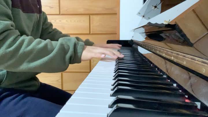 武仲麗依のインスタグラム：「オフで実家に帰ったら ピアノ弾いて遊んでます🎹♪笑 これは第2弾!! Twitterに載せてから やっとここを弾けるようになった😂笑 習った事ないし音符読みながら弾けへんから 覚えて弾いての繰り返しで やっとここまでできた…笑 初心者なのでお手柔らかにお聴きください。笑」