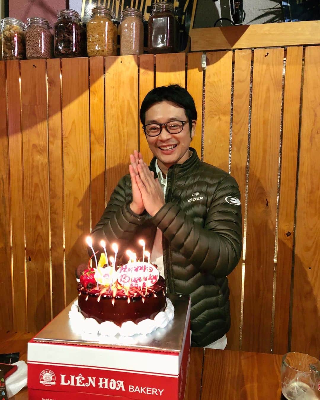 イ・キョンのインスタグラム：「-12일전에 달랏에서 보냈던 내 생일을.. 브라더들과 함께 행복했던 사진을 지금 올려본다 😅😅 #이켠」