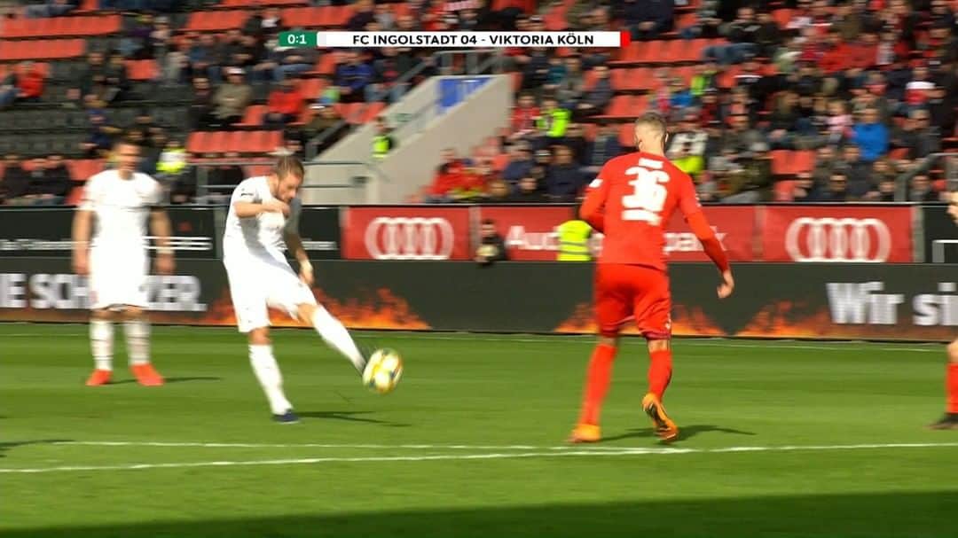 のインスタグラム：「Wenn es nicht läuft, dann läuft es nicht... 😑 Entscheidend ist aber: Immer wieder zurückkämpfen, komme was wolle 👊⚫️🔴 Die #Schanzer Chancen und das schmerzhafte Gegentor im Video 🎥⚽️ . . #Schanzerdassindwir #Schanzerfürimmer #Ingolstadt #FCI #FCIngolstadt #soccer #fußball #fussball #football #3liga #zeigtsuns #fu3ball #gemeinsam #zusammen #miteinander #Heimspiel #support #fan #dahoam #ViktoriaKöln #Köln #FCIVIK #goal #shots #fightback #comeback #immerweiter #niemalsaufgeben」