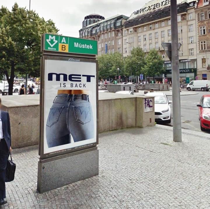 のインスタグラム：「MET around the city 💙 #MetIsBack #Adv」