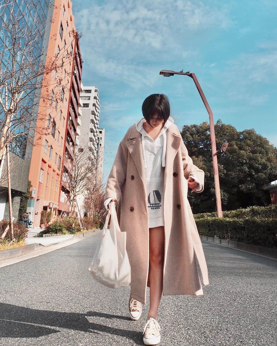のインスタグラム：「. ジムへ行ったときのコーデ✌︎ . . . . . . . . #snidel #ungrid #converse #brown #japanesegirl  #gymgirl #beachgirlforlife  #ootdfashion #healthygirl  #スナイデル #アングリッド  #コンバースコーデ #古着女子  #ブラウンコーデ #ジム女子  #ビーチガール #ヘルシー女子  #シンプルコーデ #ゆるコーデ  #えろい #エロかわ #脚フェチ  #パーカー女子 #おフェロ  #ビジョビ #アンニュイ #フェチ #お洒落女子 #ベージュコーデ #ラフコーデ」
